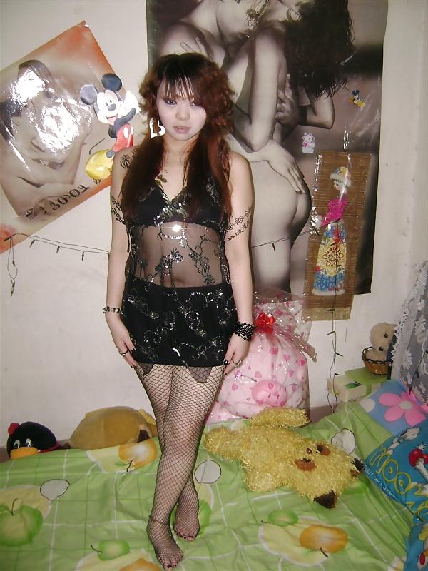 20P Tattooed Chinese girl with hairy armpits