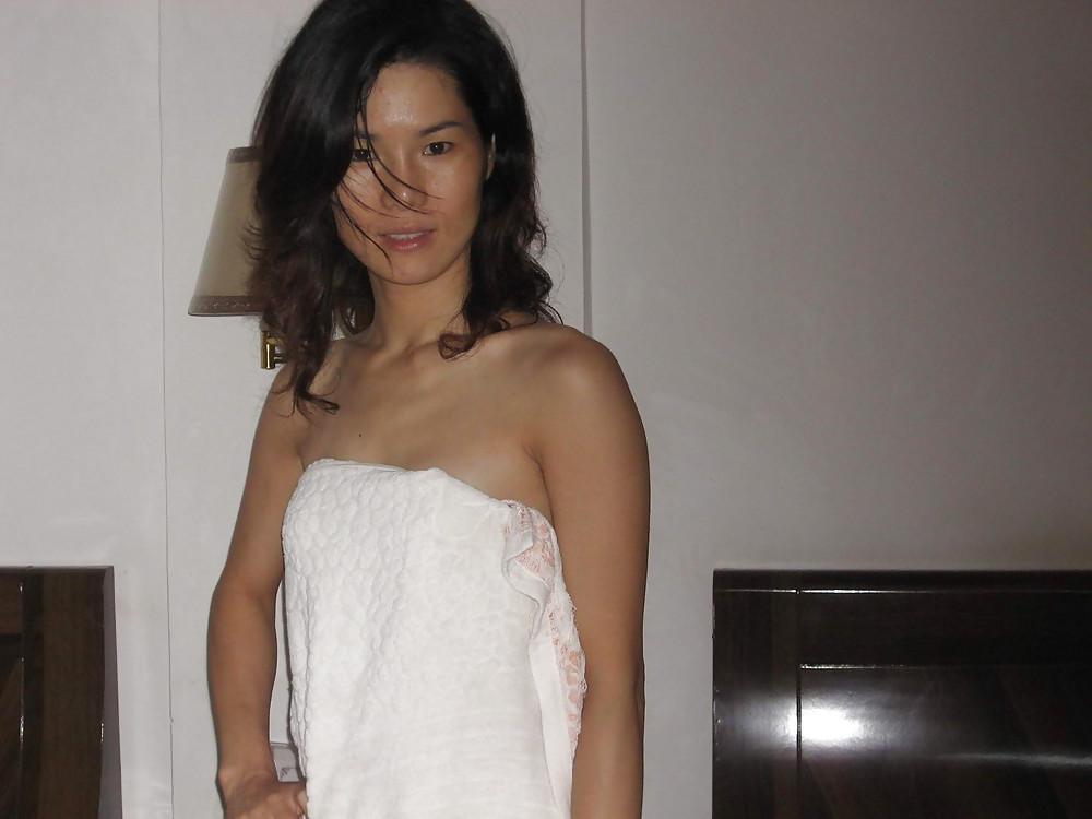 25P Chinese wife with hairy armpits