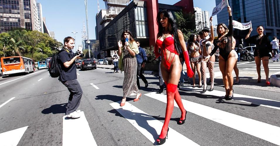 7P Brazilian girls public