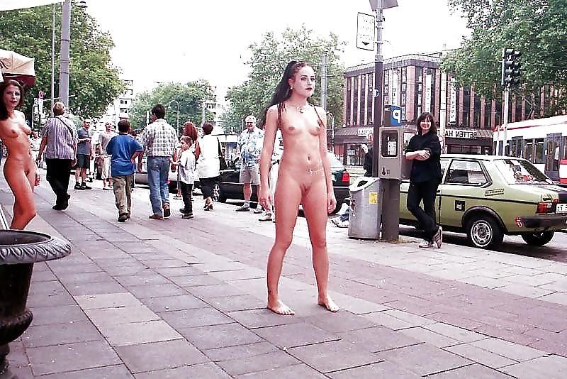 18P Public Viewing -134-