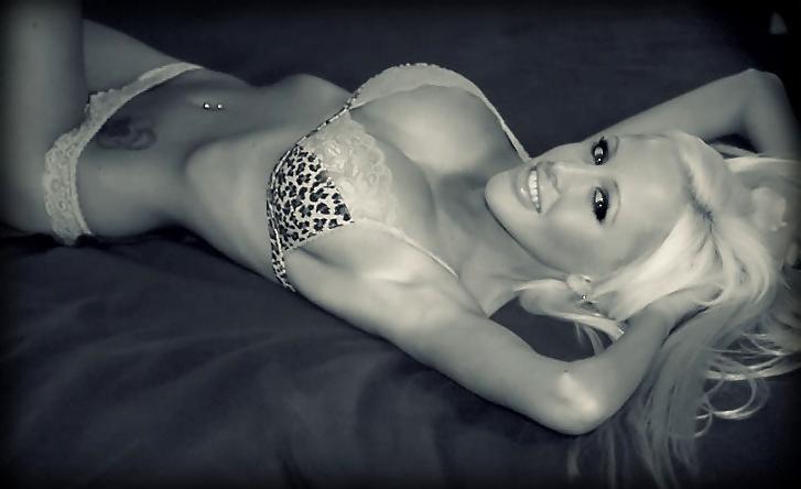 16P Andrea: Blonde Bimbo