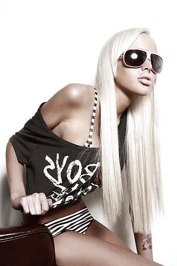 16P Andrea: Blonde Bimbo