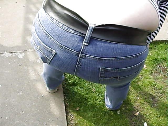 25P Wifes sexy ass in jeans
