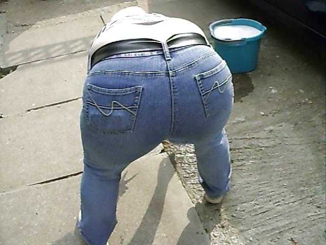 25P Wifes sexy ass in jeans