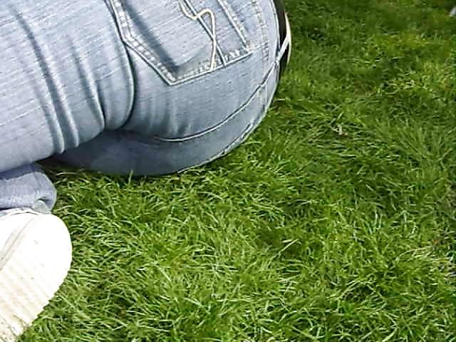 25P Wifes sexy ass in jeans