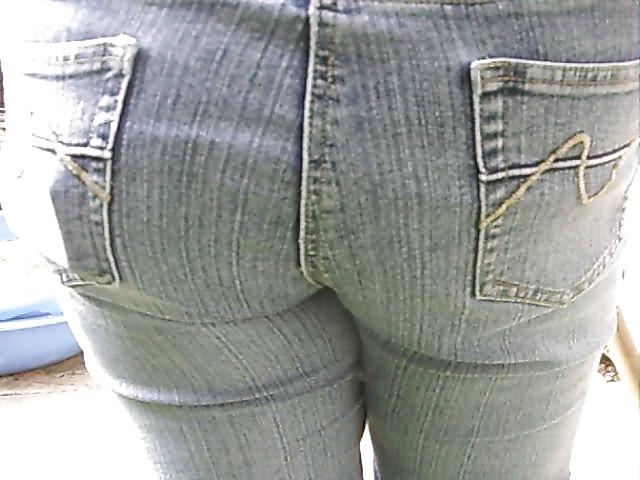 25P Wifes sexy ass in jeans