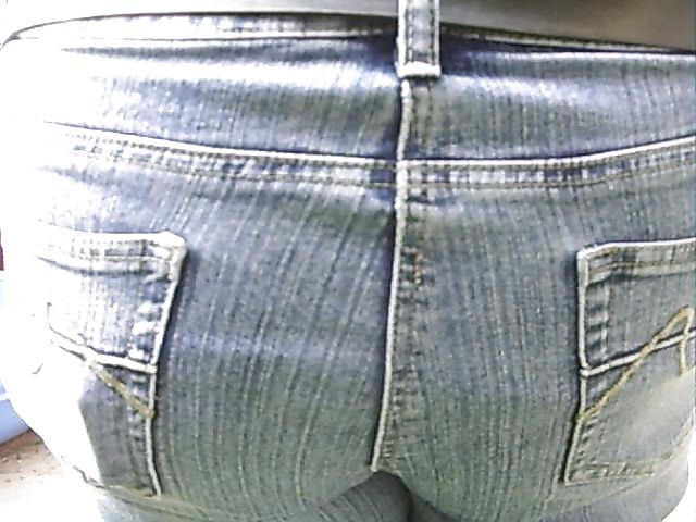 25P Wifes sexy ass in jeans