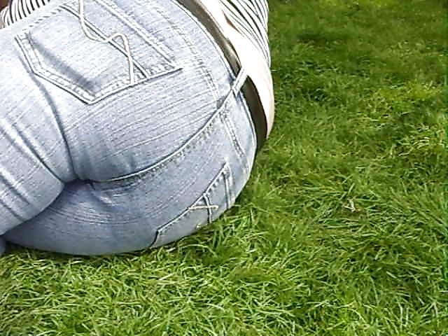 25P Wifes sexy ass in jeans