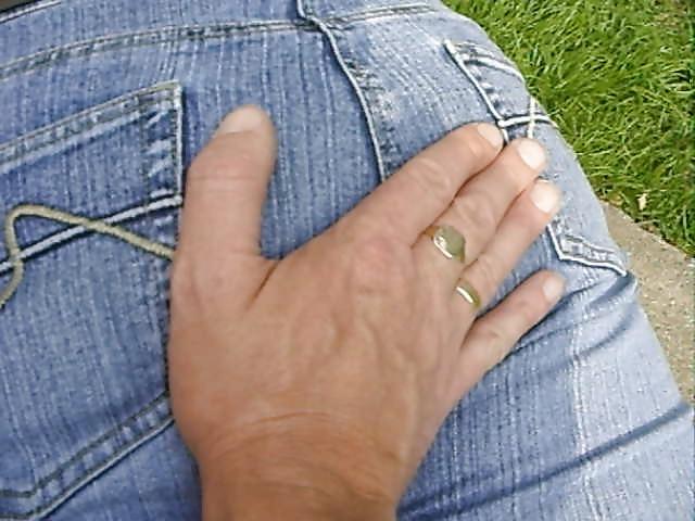 25P Wifes sexy ass in jeans