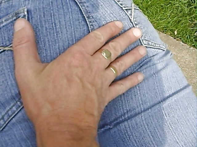 25P Wifes sexy ass in jeans