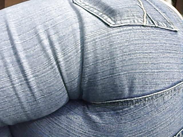 25P Wifes sexy ass in jeans