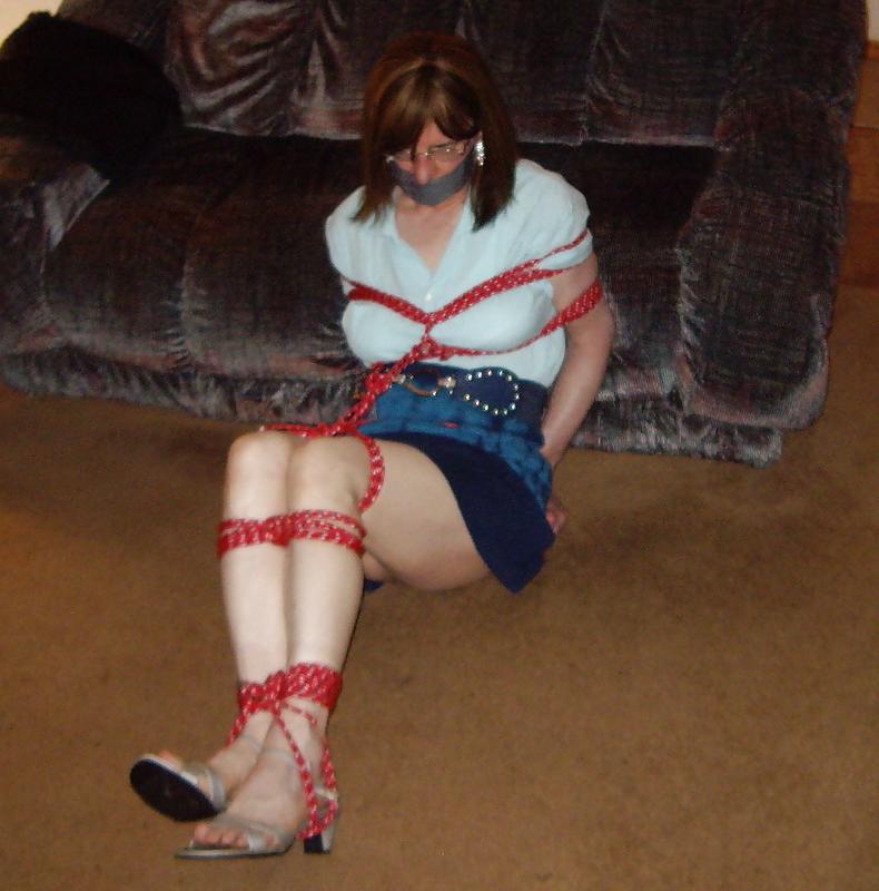 25P SEXY CDS AND TVS ALL TIED UP
