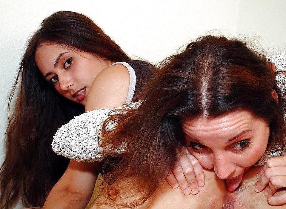 18P Les Play With Fist Fun
