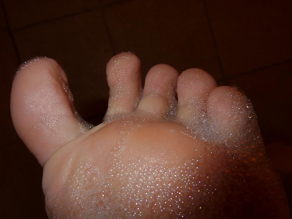 6P My sexy feet in my bath