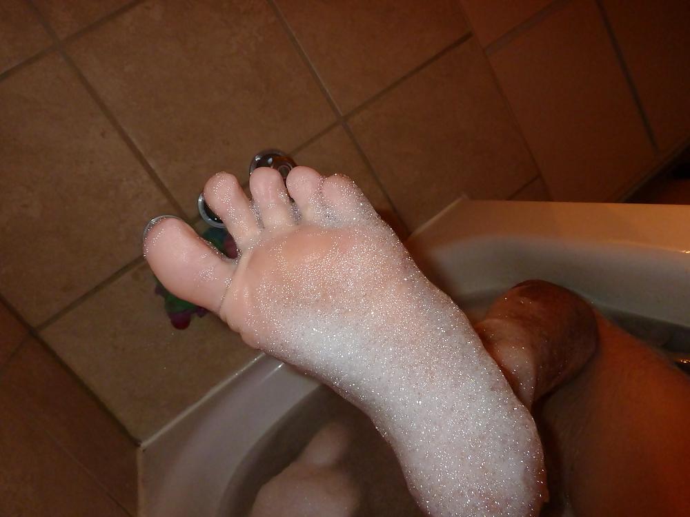 6P My sexy feet in my bath