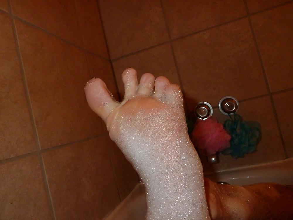 6P My sexy feet in my bath