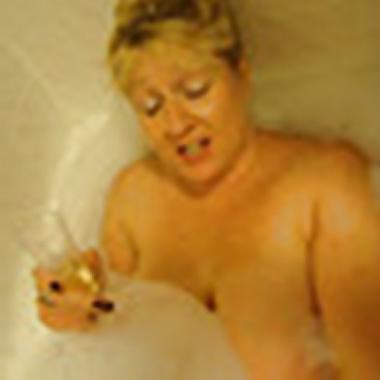 6P Bubbly Bath Bimbo!