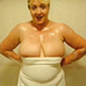 6P Bubbly Bath Bimbo!