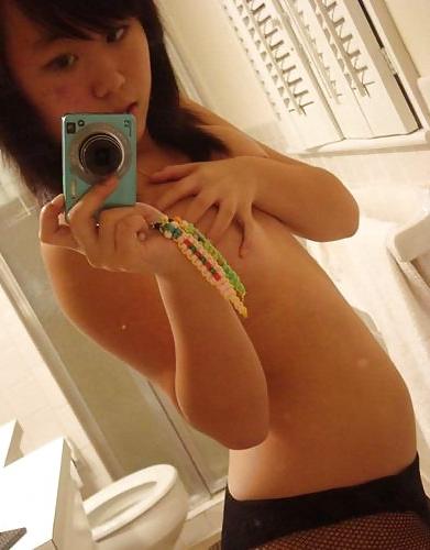 25P Cute Chinese College Student