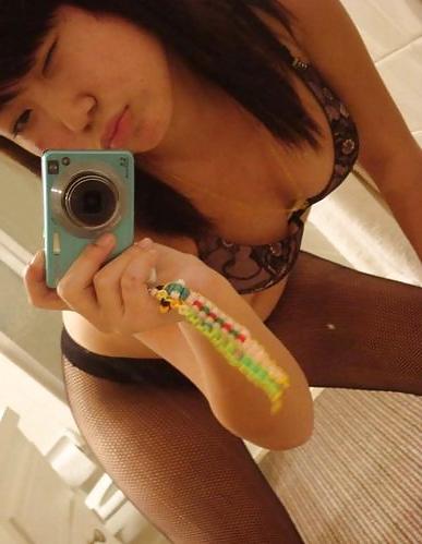 25P Cute Chinese College Student