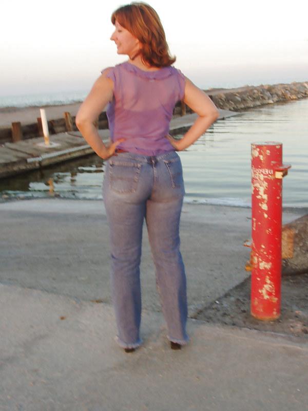 20P Tish Showing Off Her Gorgeous Fat Arse..