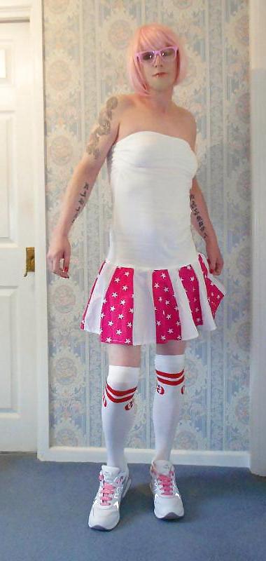 25P Tranny Pretty Kitty Cheerleader Teil 1