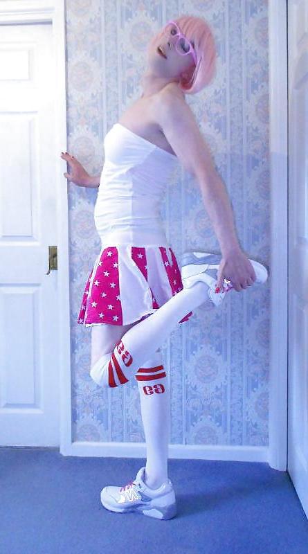 25P Tranny Pretty Kitty Cheerleader Teil 1