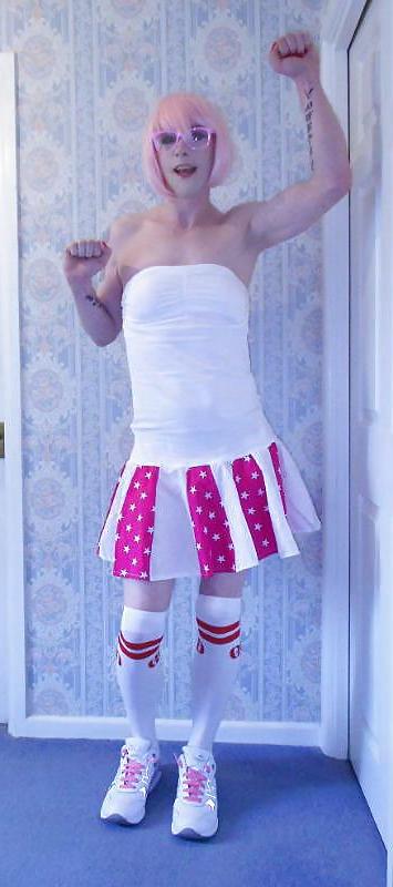 25P Tranny Pretty Kitty Cheerleader Teil 1