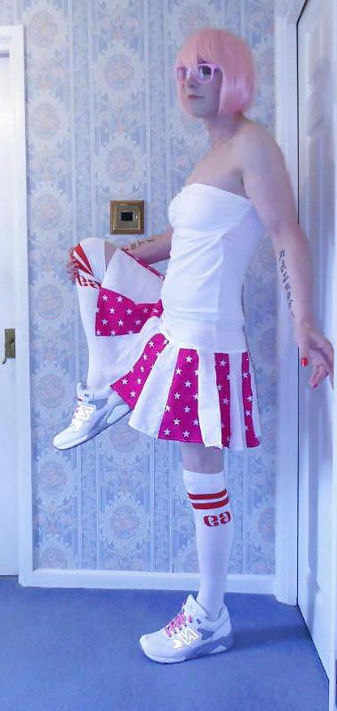 25P Tranny Pretty Kitty Cheerleader Teil 1