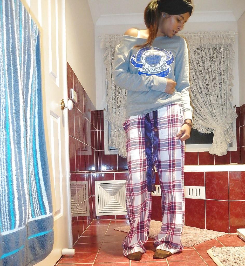 23P A Pakistani chick stripteasing in bathroom - selfshot