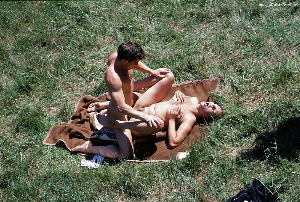 11P Outdoor sex 1