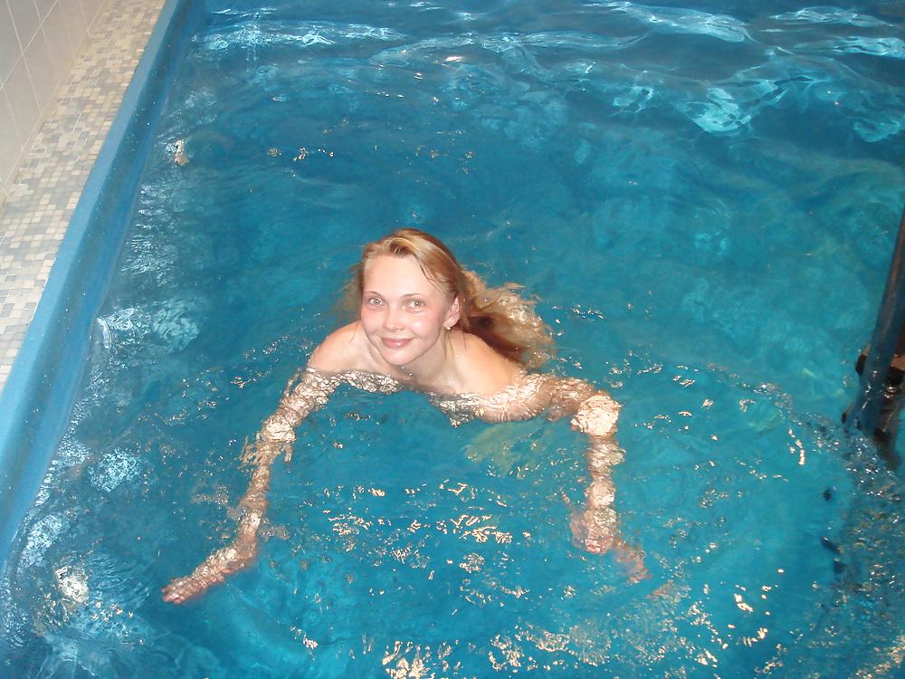 25P Girls come off in the sauna