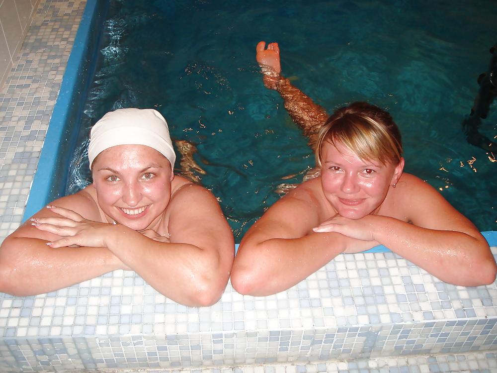 25P Girls come off in the sauna
