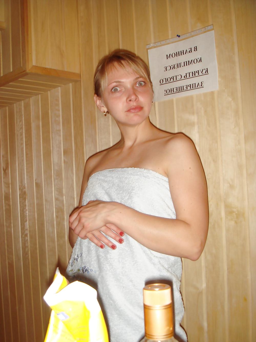 25P Girls come off in the sauna