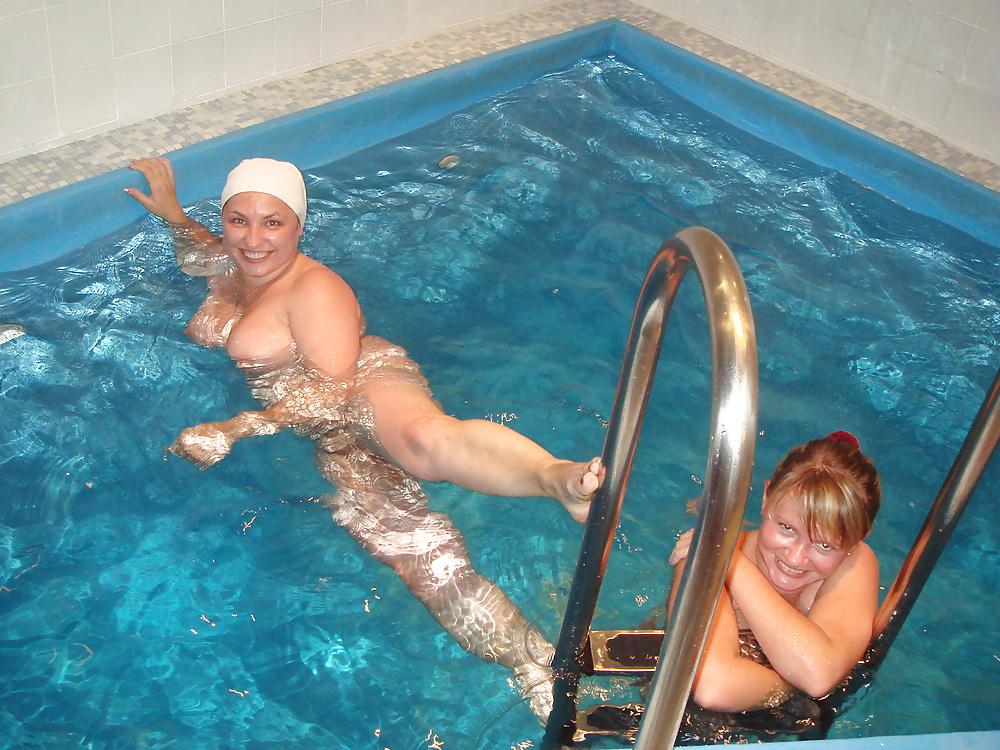 25P Girls come off in the sauna