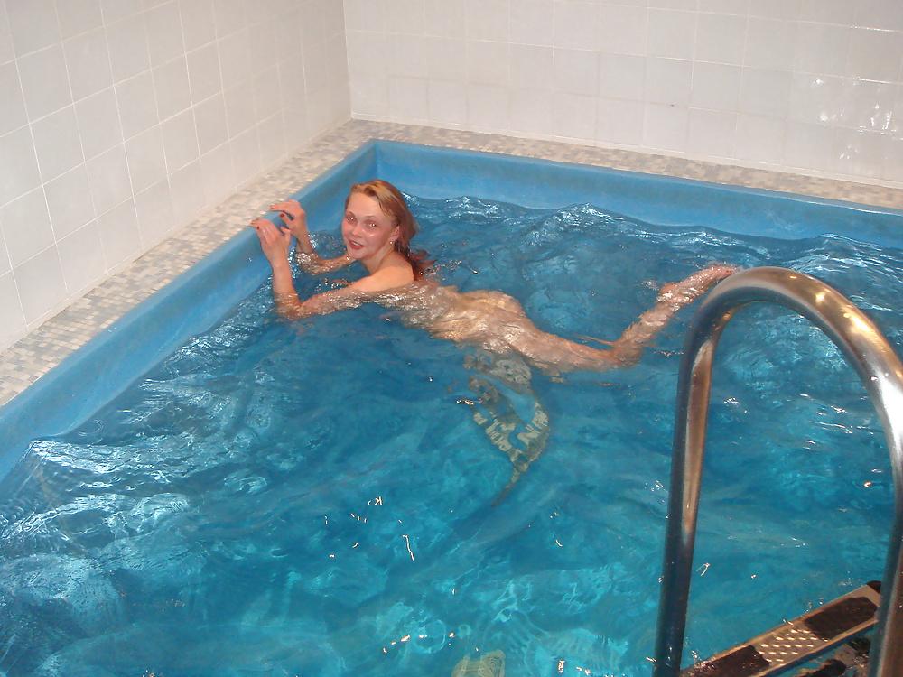 25P Girls come off in the sauna