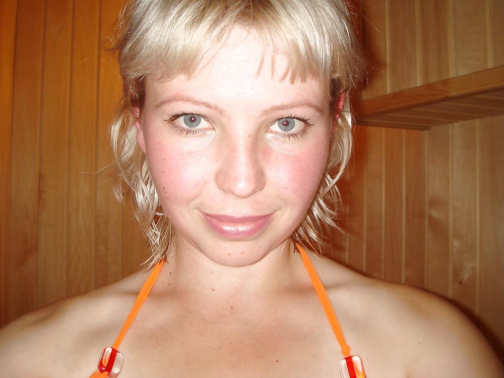 25P Girls come off in the sauna