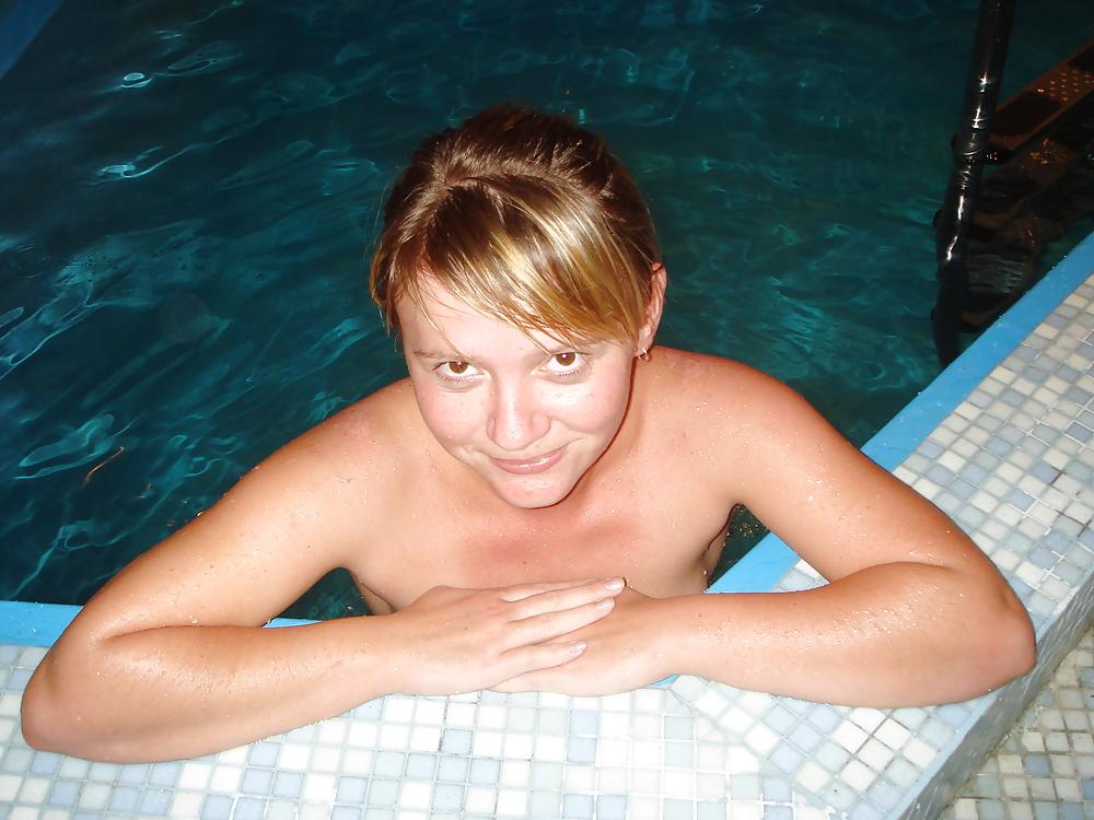 25P Girls come off in the sauna
