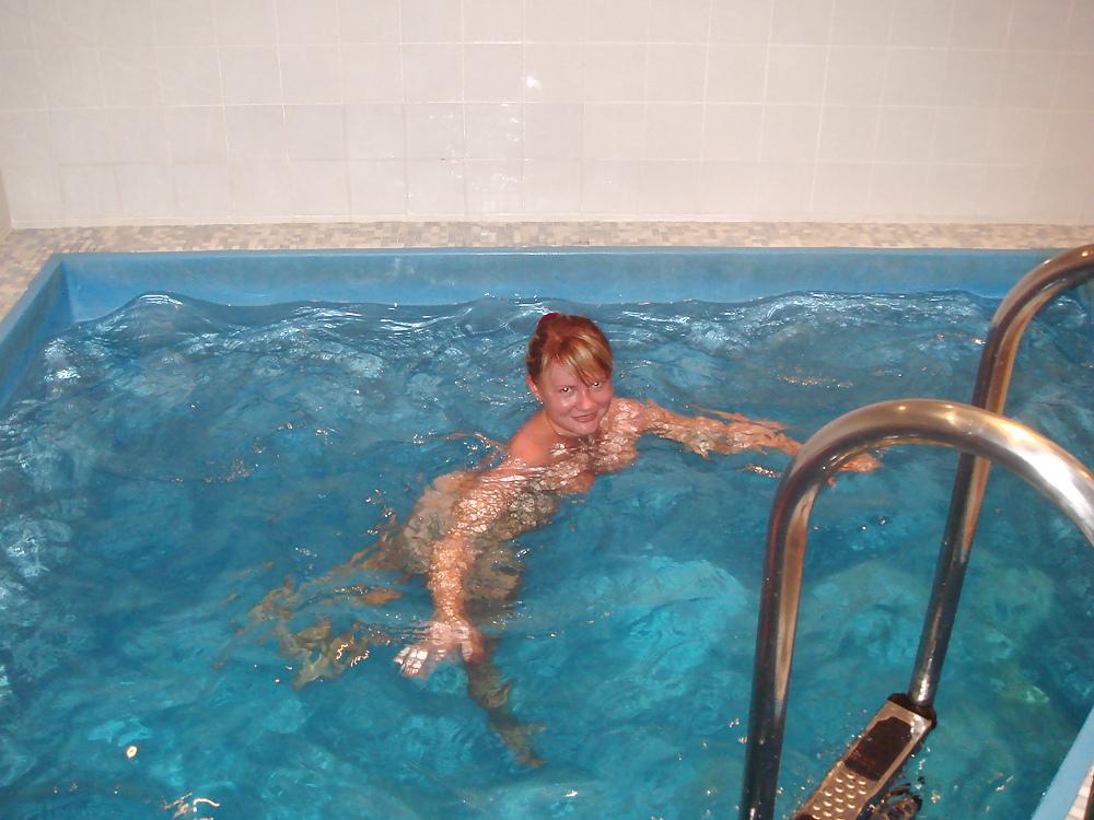 25P Girls come off in the sauna