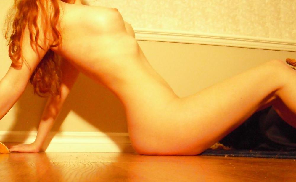 25P Sexy Red Head shows it all
