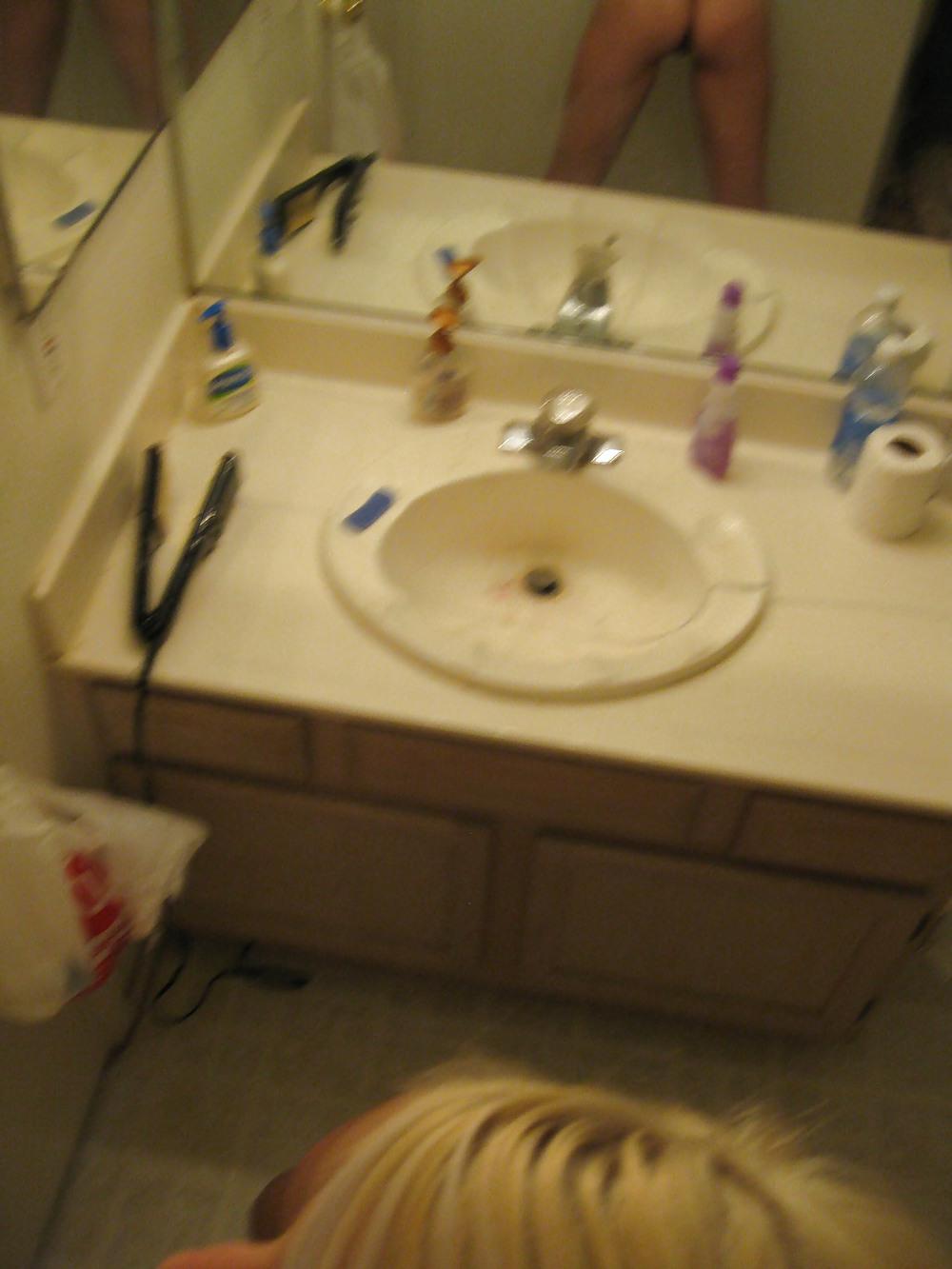 24P Stolen Pics - Blonde Teen Shows off