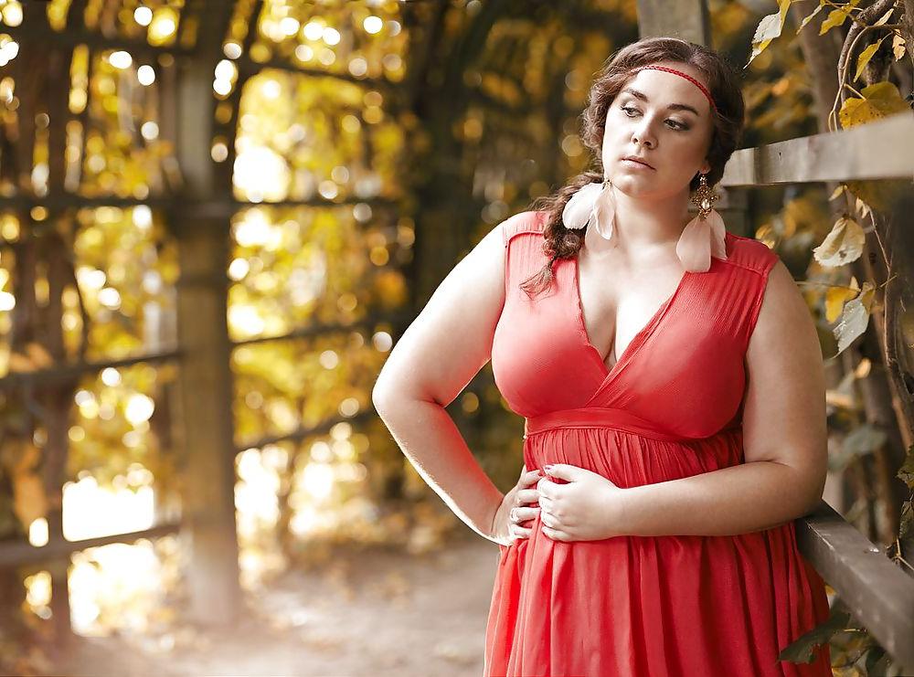 25P Curvy Beauties 33 Clothed Edition
