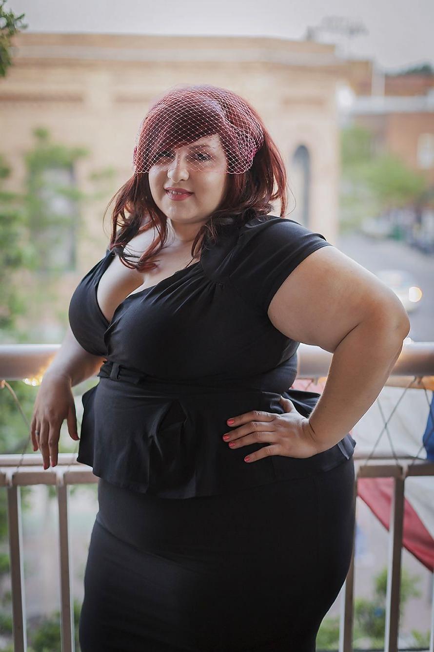 25P Curvy Beauties 33 Clothed Edition