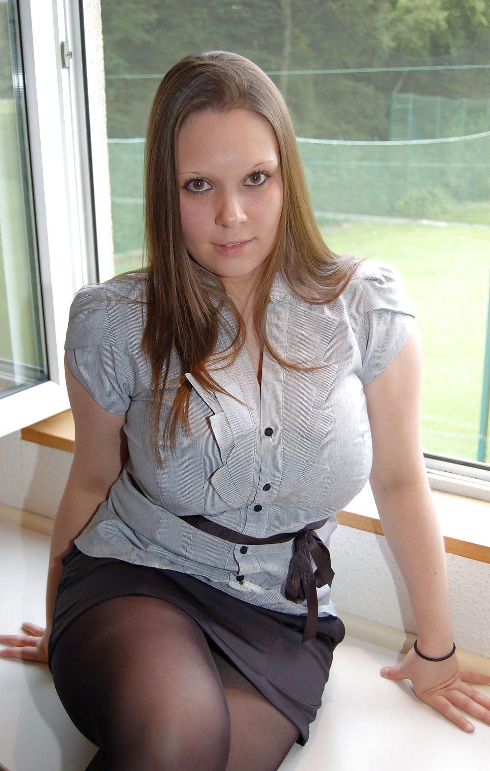 25P Curvy Beauties 33 Clothed Edition