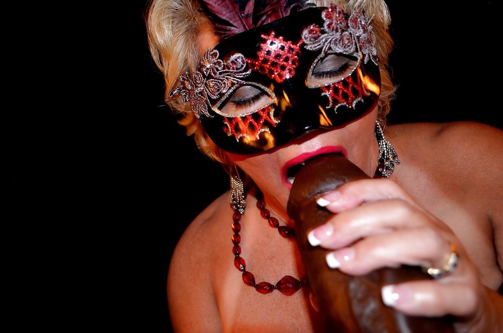 11P Thick mature wife ready for trick or treat