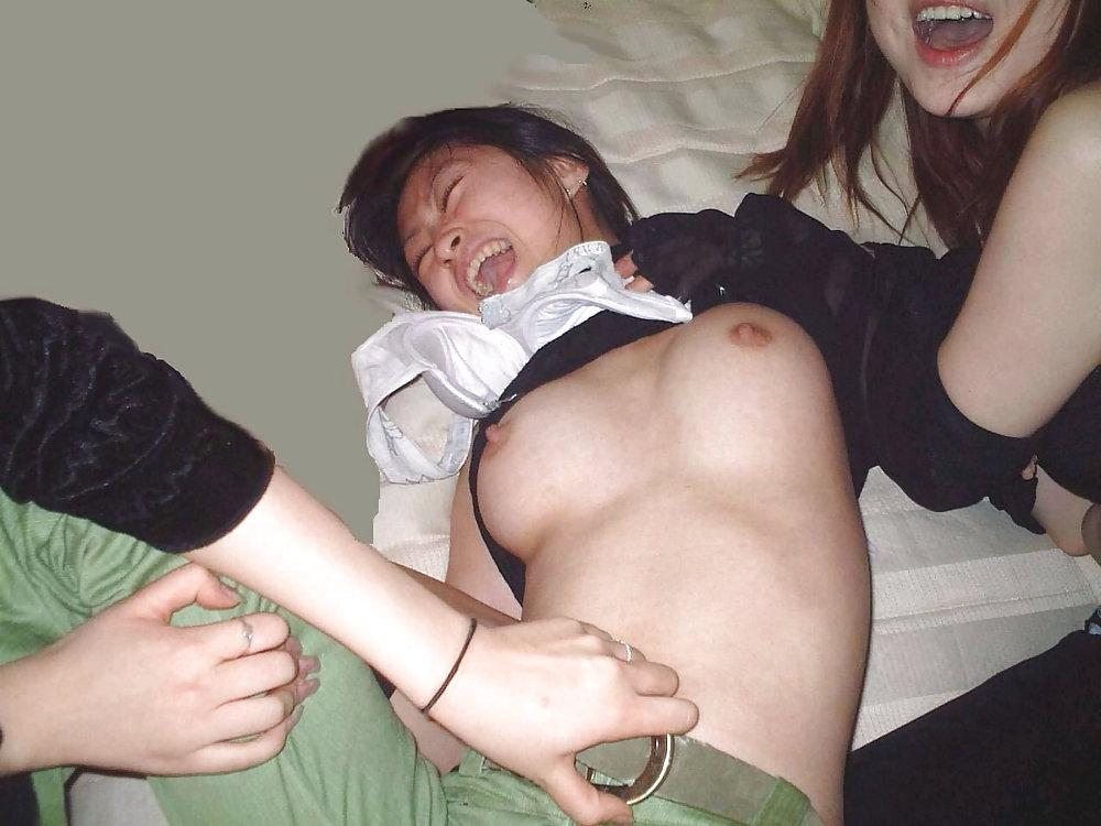 10P TheSandfly GIRL v GIRL Expose!