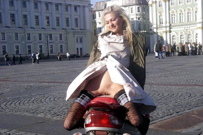 25P Public nudity girls #6