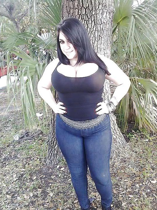 10P Curvy Big Titted Girls
