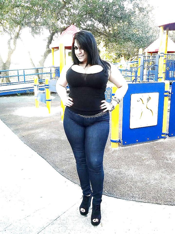 10P Curvy Big Titted Girls