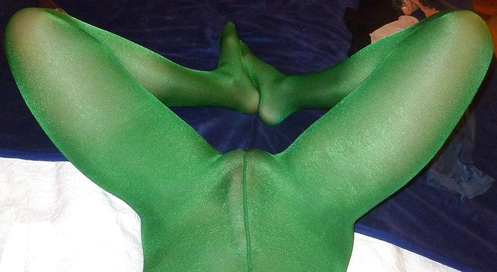 25P Pantyhose play 2